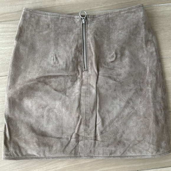 BLANKNYC faux suede skirt - Picture 2 of 3